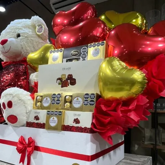 Box peluche corazon te amo con chocolates y globos xxl 